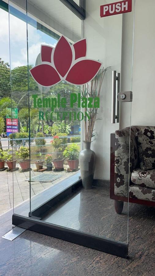 Hotel Temple Plaza Kochi Chottanikara Esterno foto