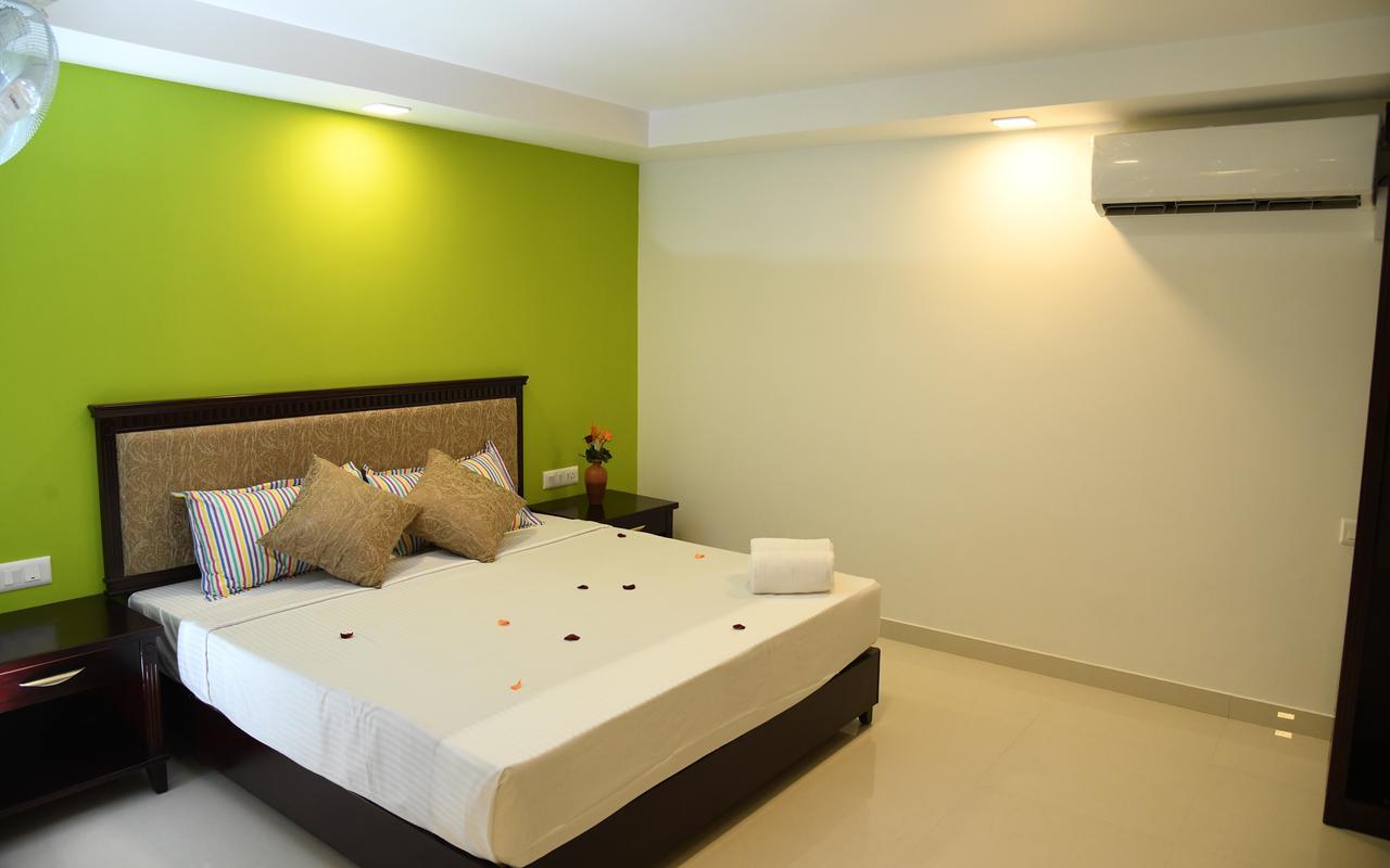 Hotel Temple Plaza Kochi Chottanikara Esterno foto