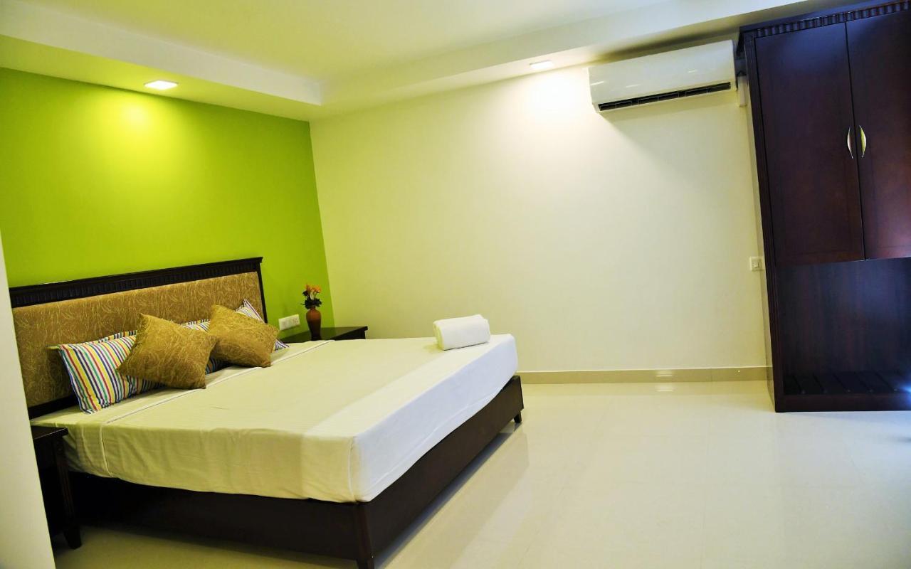 Hotel Temple Plaza Kochi Chottanikara Esterno foto