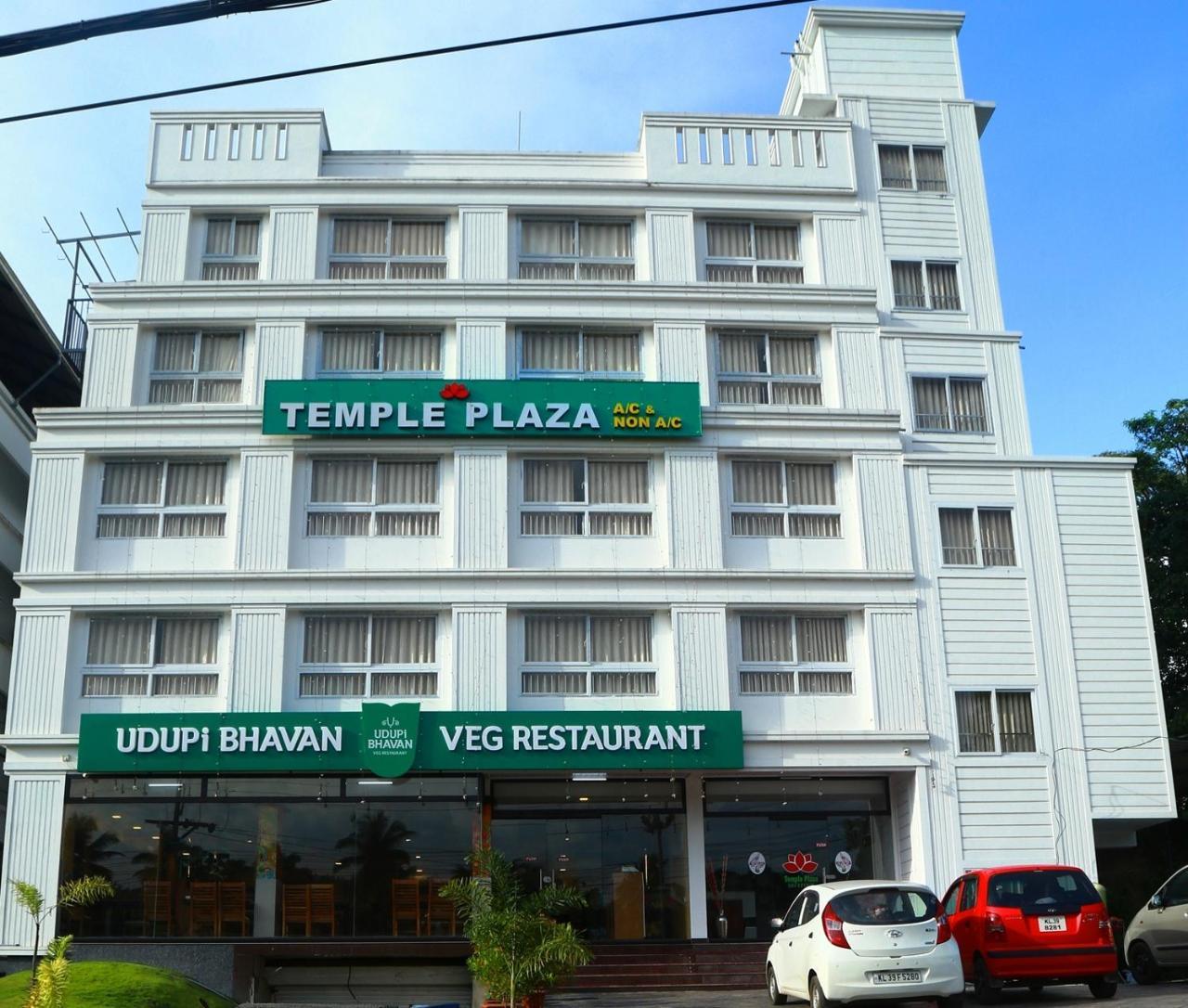 Hotel Temple Plaza Kochi Chottanikara Esterno foto